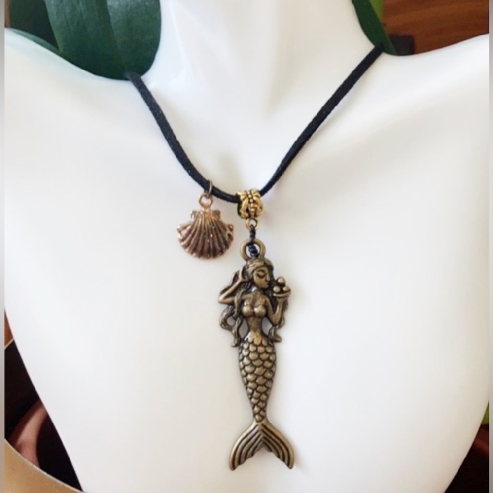 Mystical Sea Goddess Magic Mermaid necklace